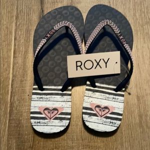 Adorable ROXY flip flops